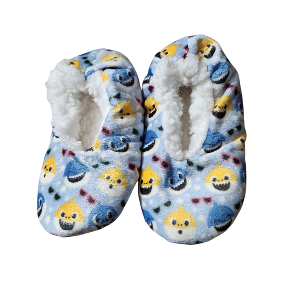 Nickelodeon Baby Shark Fuzzy Babba Slipper Socks Size 3T-4T (Shoe Size: 8-10) - Picture 1 of 11